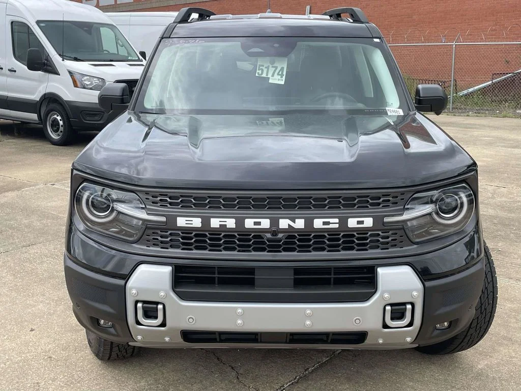 New 2026 Shadow Black Ford Badlands image 8