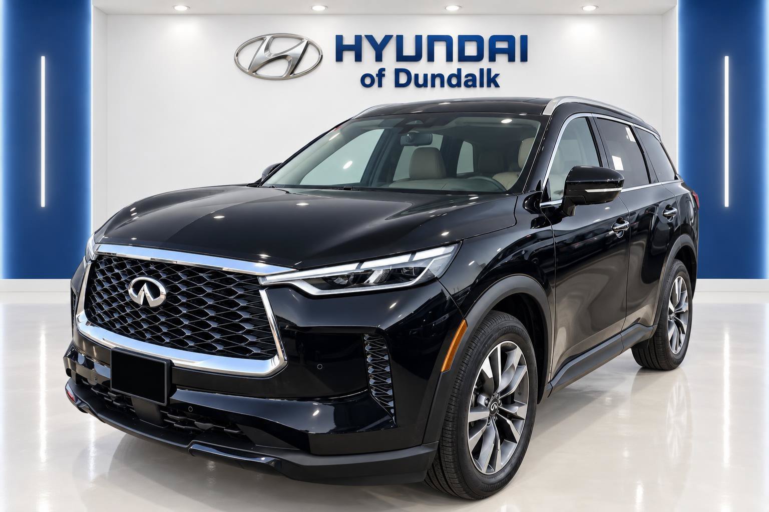 Used 2024 Black INFINITI LUXE image 3