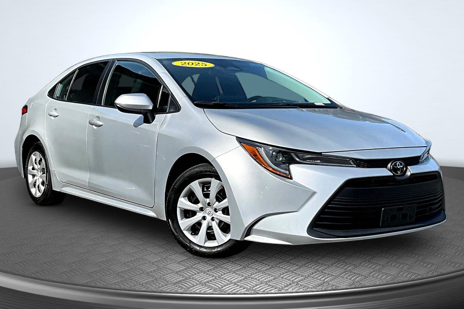 Used 2025 Silver Toyota LE image 2
