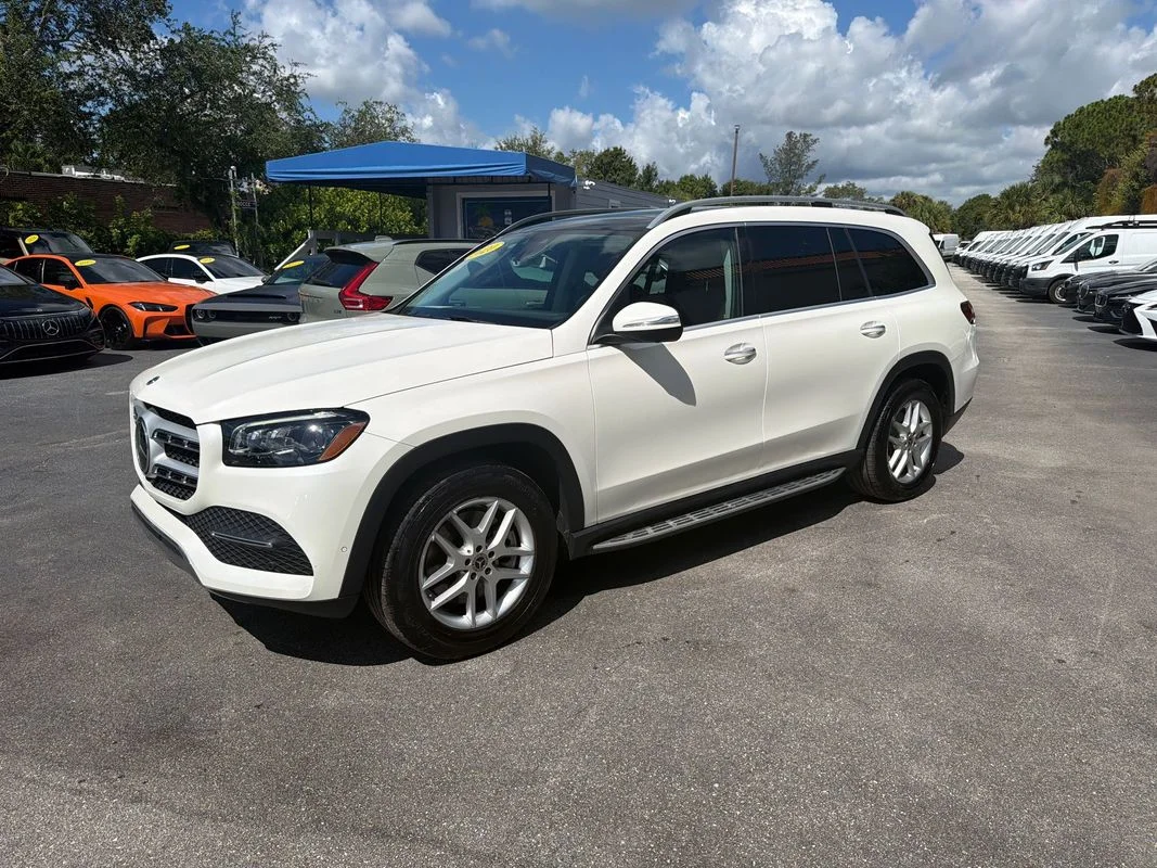 Used 2020 White Mercedes-Benz 4MATIC® image 1