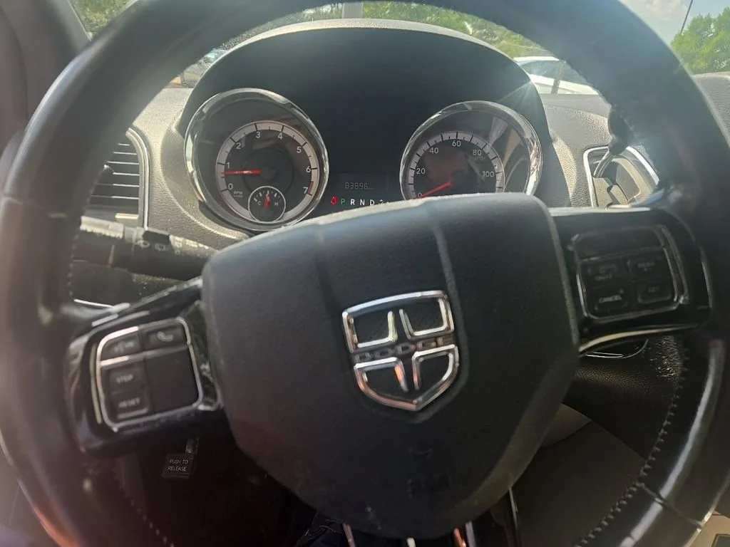 Used 2019 Silver Dodge SXT image 11