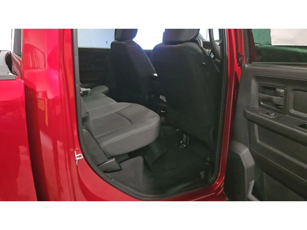 New 2026 Molten Red Pearl-Coat Exterior Paint RAM Tradesman image 17