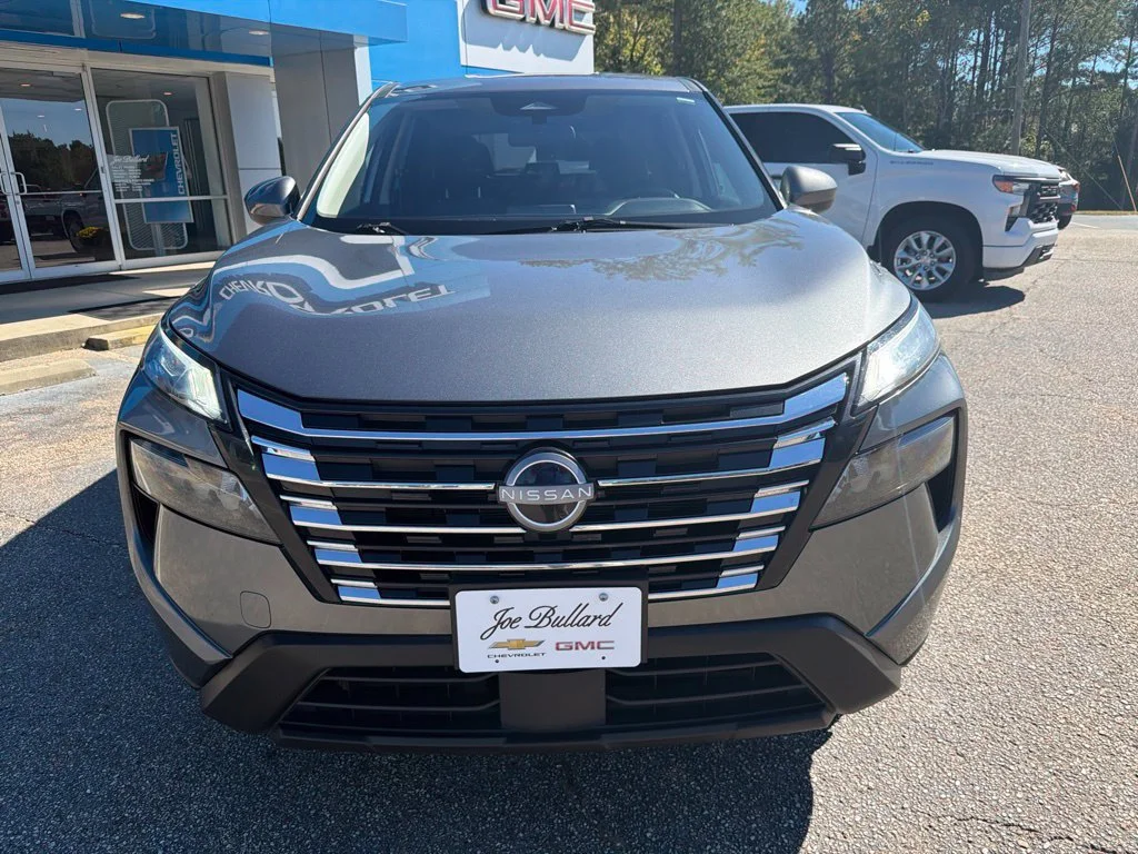 Used 2025 Gray Nissan SV image 8