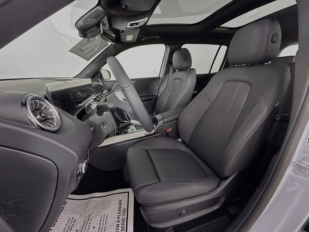 Used 2025 Silver Mercedes-Benz GLB 250 image 5