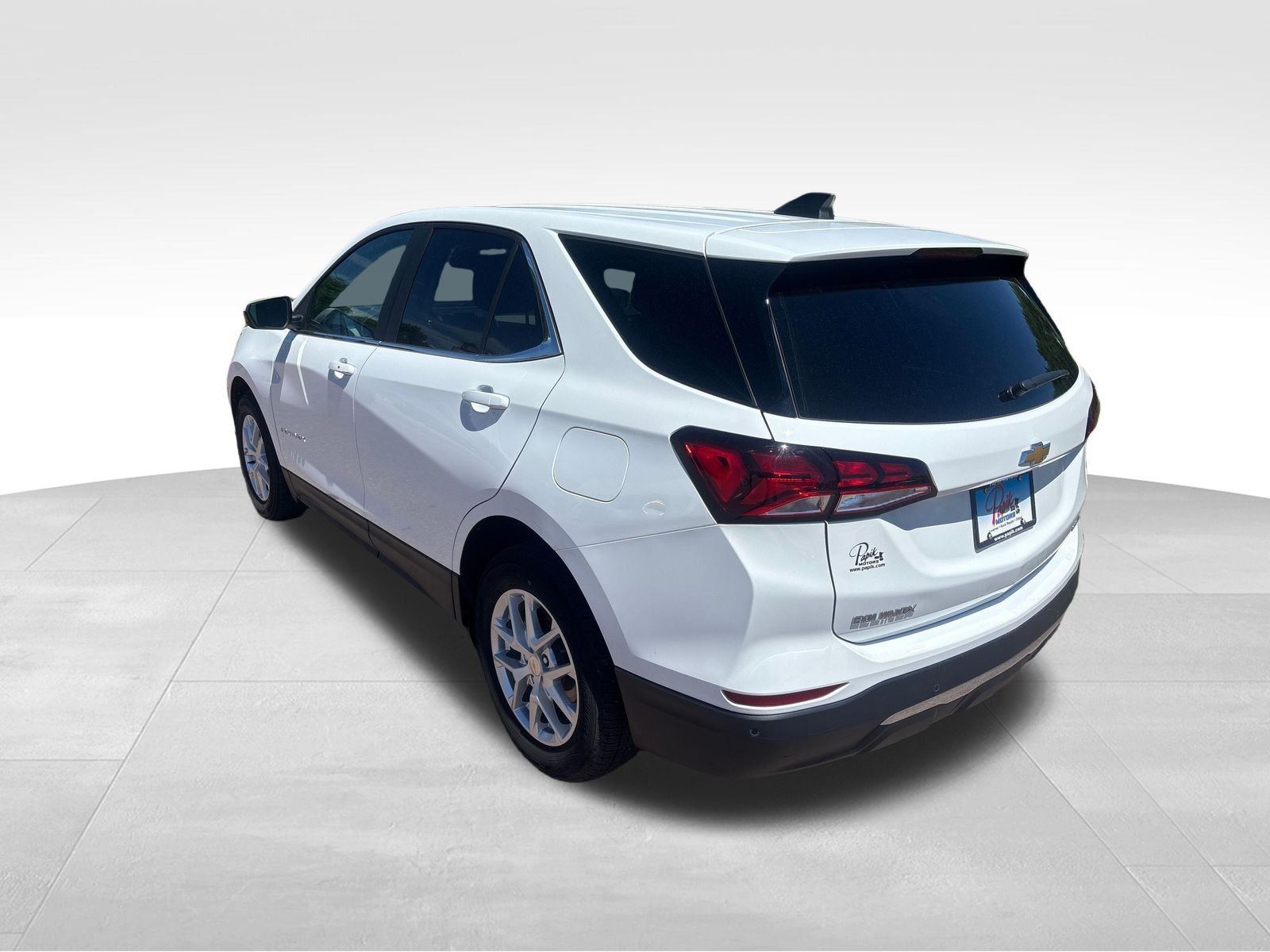 Used 2022 Summit White Chevrolet LT image 3