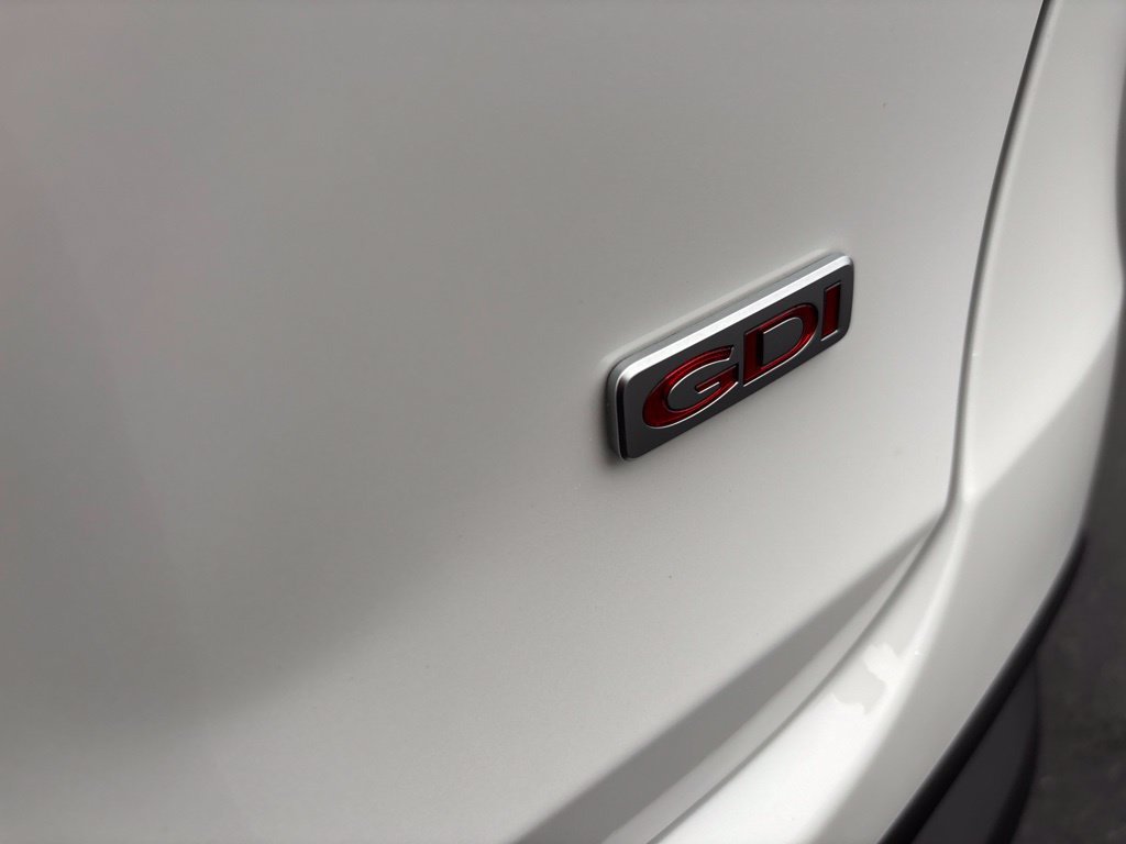 Used 2018 White Kia LX image 31