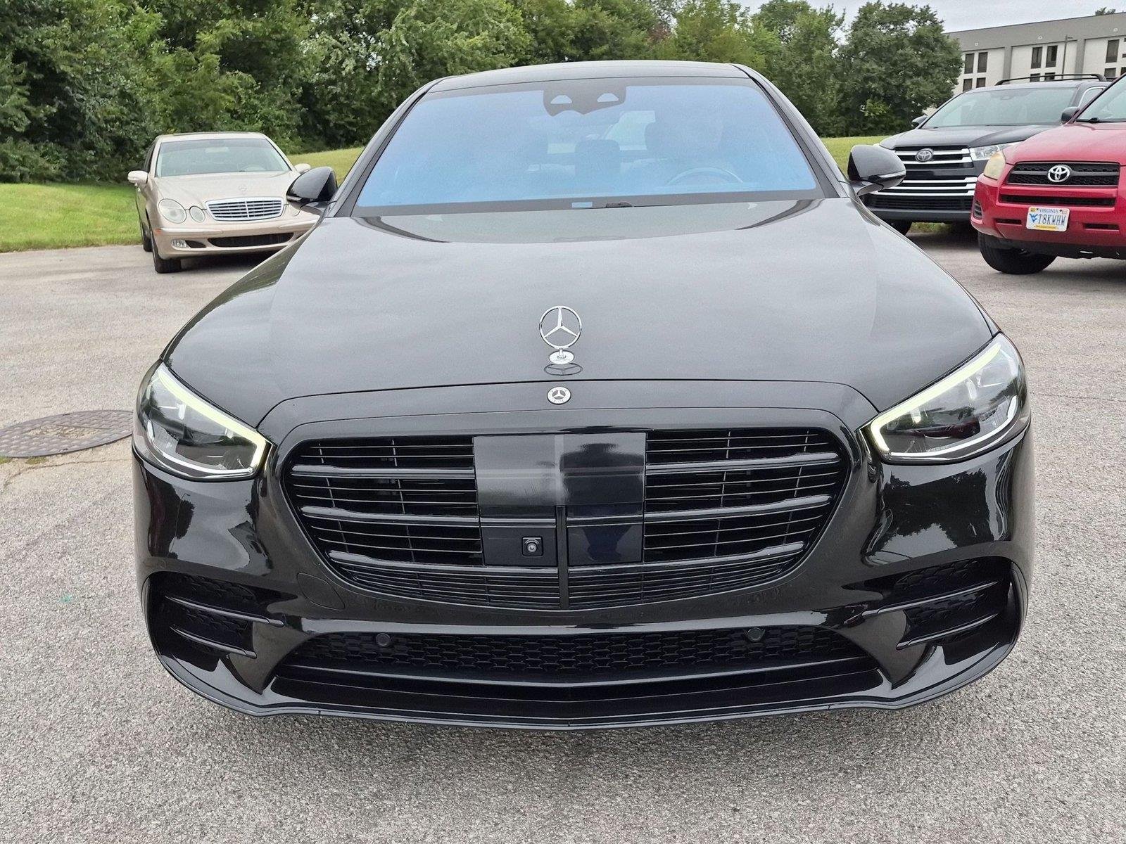Used 2025 Obsidian Black Metallic Mercedes-Benz S 580e image 8