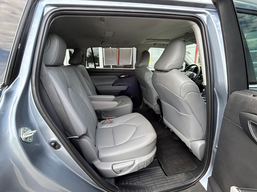Used 2022 Moon Dust Toyota XLE image 47