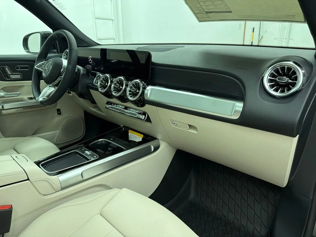 New 2026 Black Mercedes-Benz GLB 250 image 27