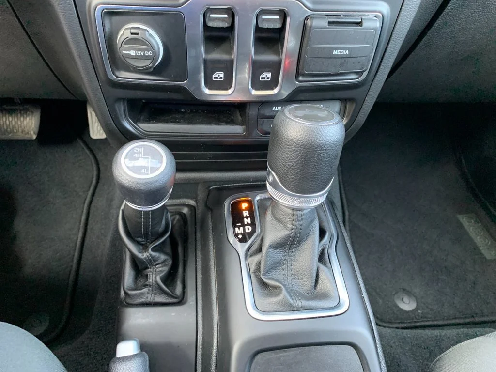 Used 2022 White Jeep Sport S image 26