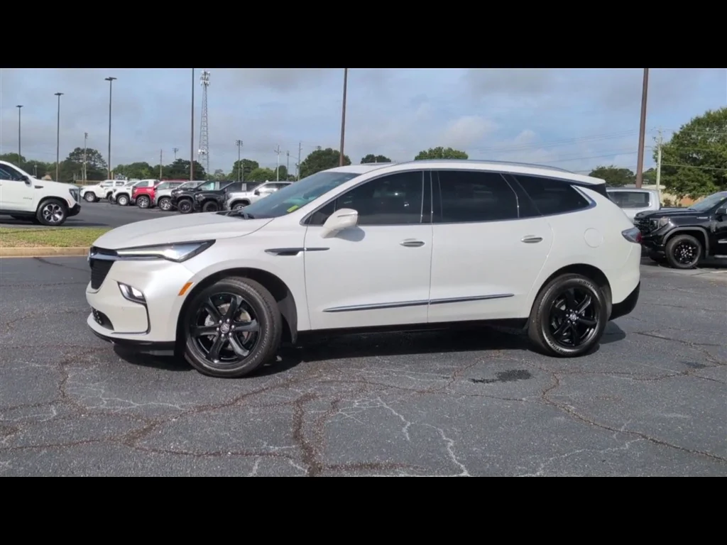 Used 2024 White Frost Tricoat Buick Essence image 5