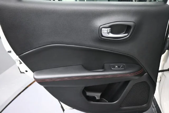 Used 2020 White Jeep Trailhawk image 18
