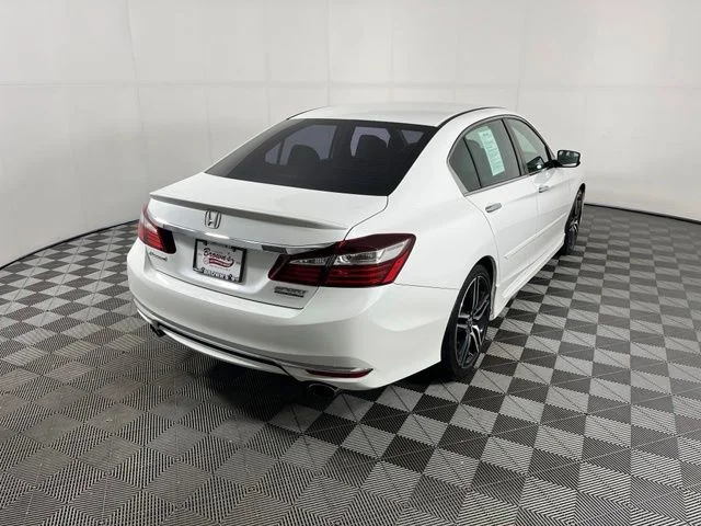 Used 2017  Honda Sport Special Edition image 7