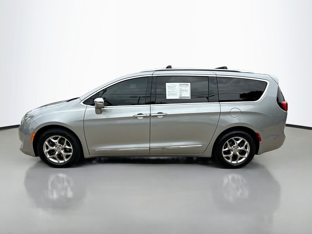 Used 2017 Billet Silver Metallic Clearcoat Chrysler Limited image 4