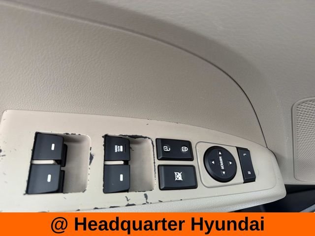 Used 2018 White Hyundai SE image 8