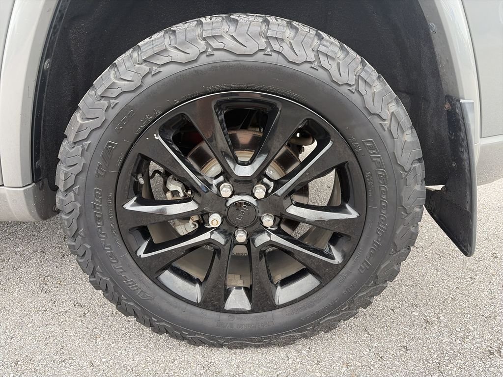 Used 2019 Sting Gray Clearcoat Jeep Altitude image 33
