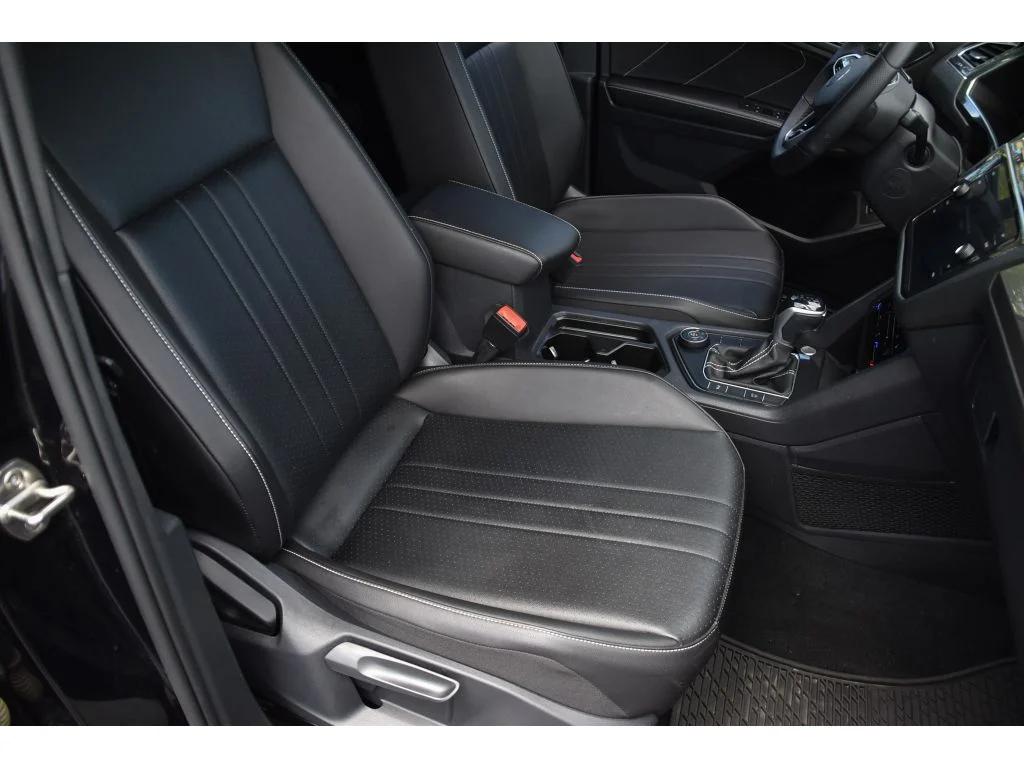Used 2022 Deep Black Pearl Volkswagen SE R-Line Black image 33