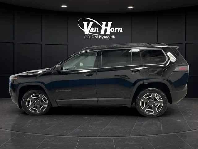 New 2026 Diamond Black Crystal Pearl-Coat Exterior Paint Jeep Limited image 4