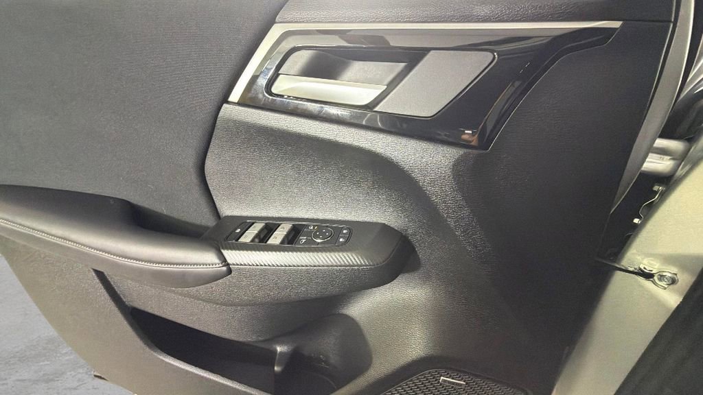 Used 2025 Silver Mitsubishi ES 2.5 2WD image 25