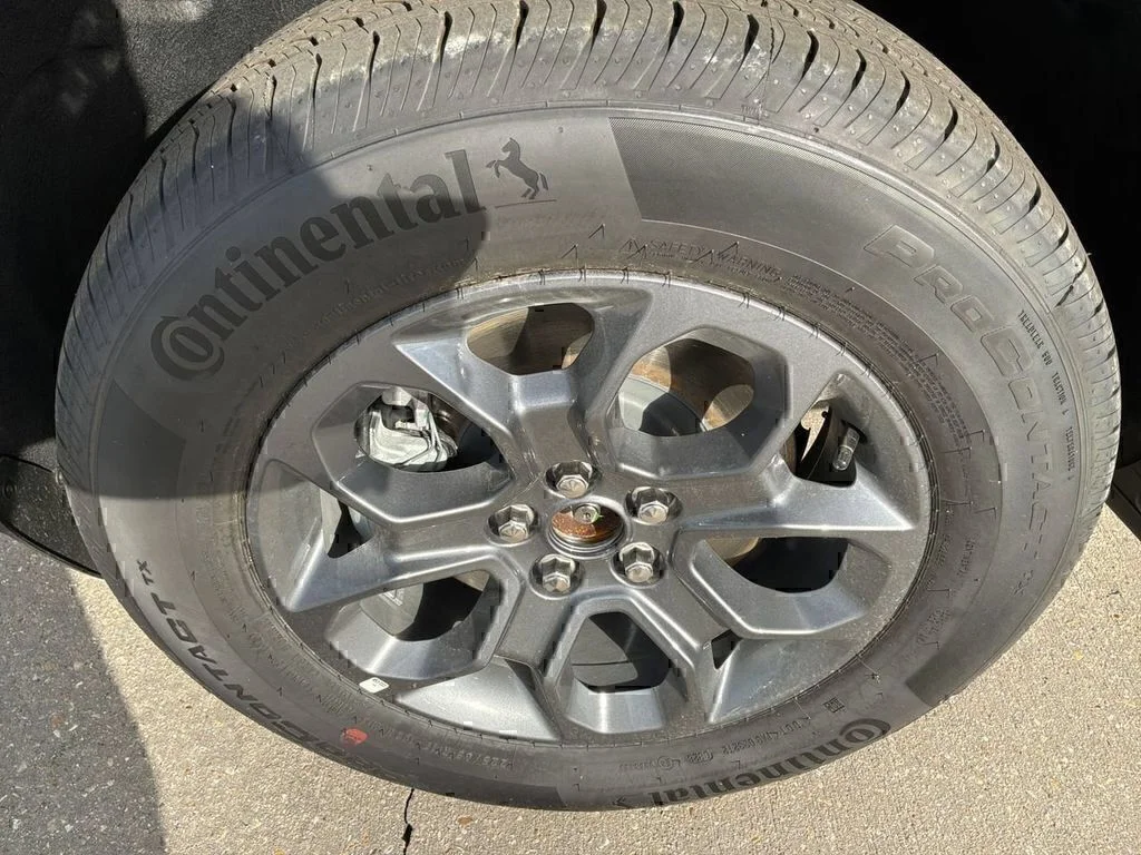 New 2026 Azure Gray Metallic Tri-Coat Ford XLT image 11