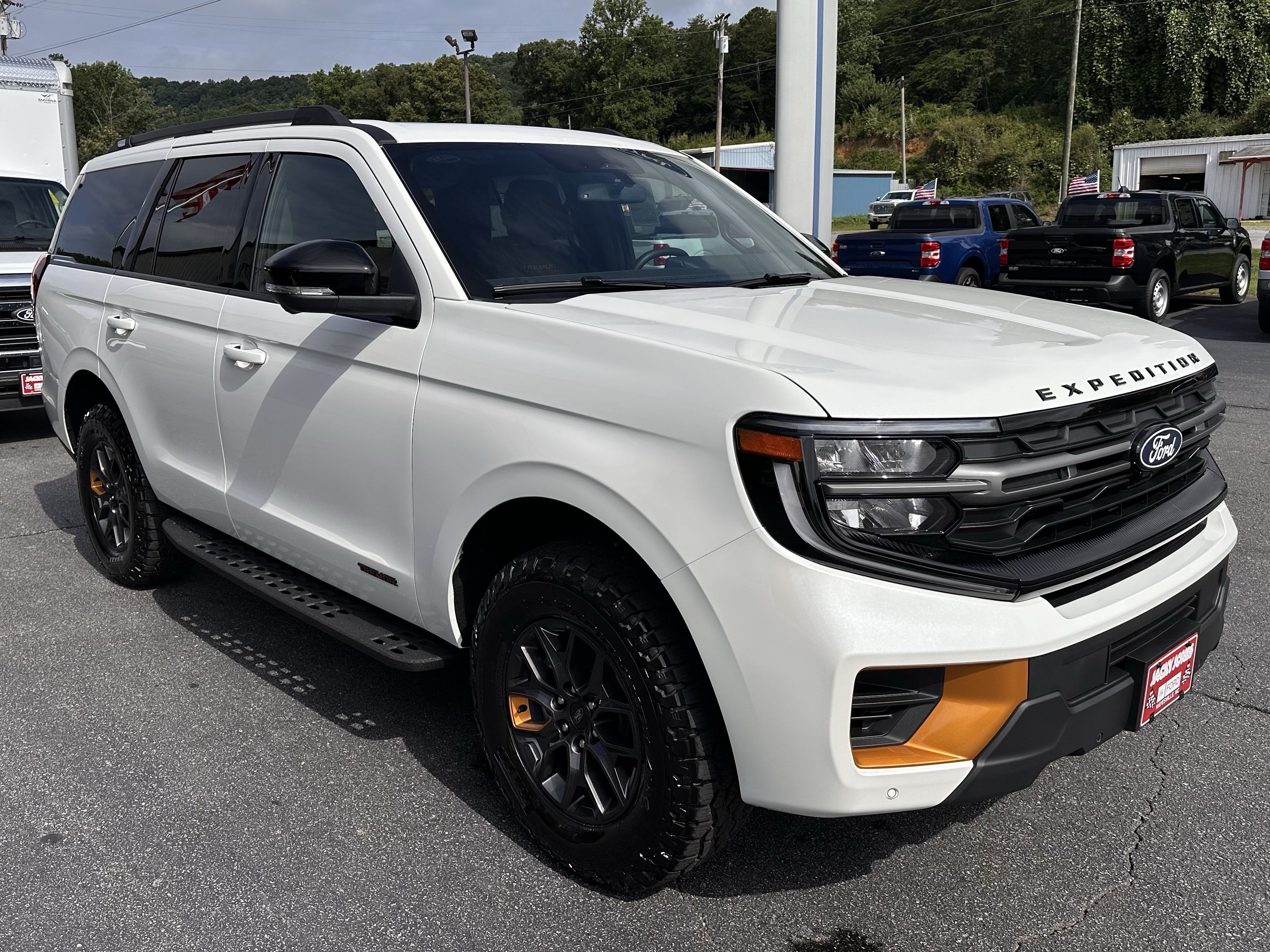 New 2027 Star White Metallic Tri-Coat Ford Tremor® image 4