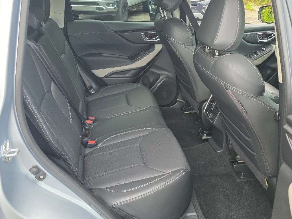 Used 2023 Ice Silver Metallic Subaru Limited image 24