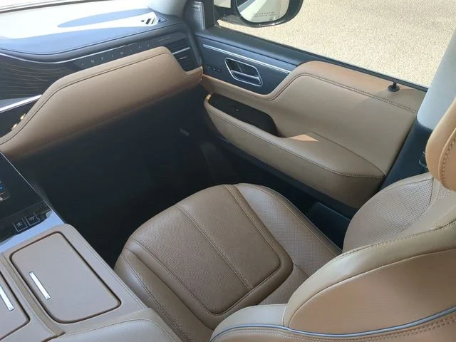 Used 2025 Radiant White INFINITI SENSORY image 19