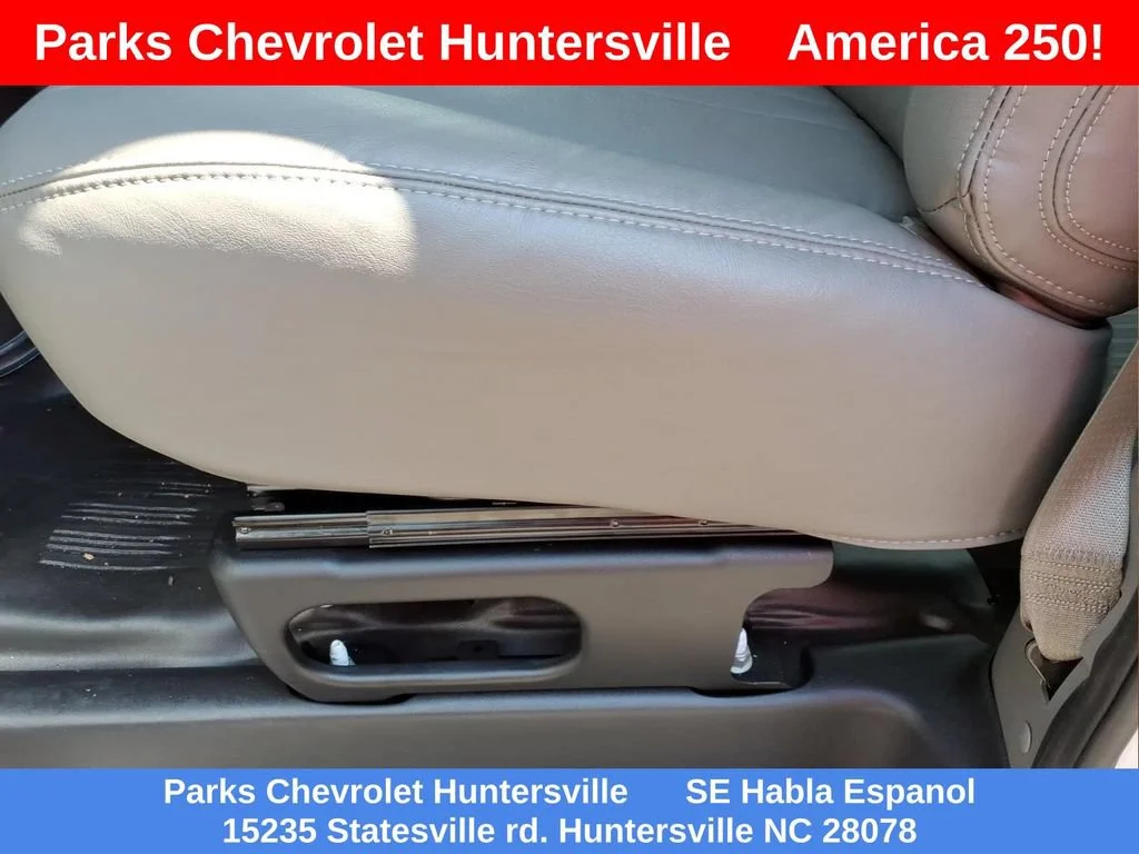 New 2026 Summit White Chevrolet WT image 17