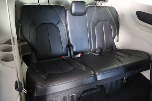 Used 2023 Silver Mist Clearcoat Chrysler Touring L image 22
