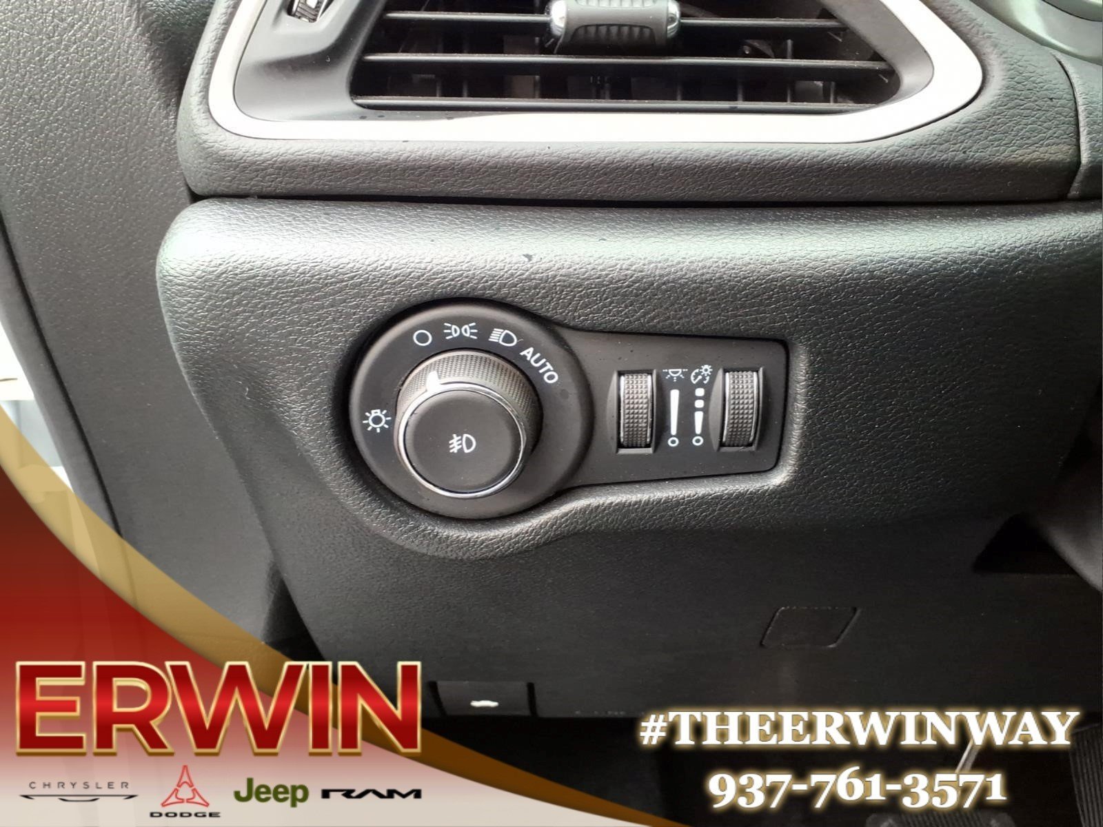 Used 2026 White Chrysler Select image 15
