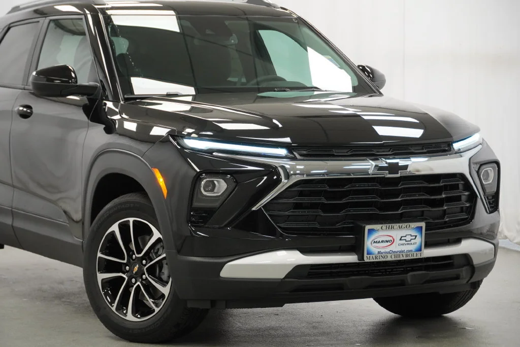 New 2026 Mosaic Black Metallic Chevrolet LT image 7