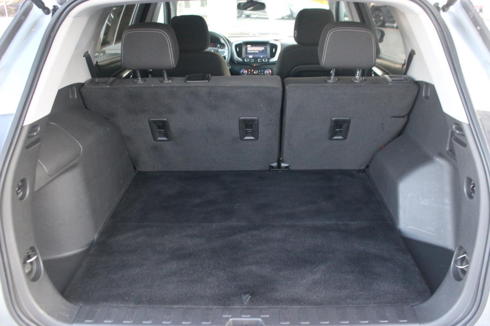 Used 2023 Sterling Metallic GMC SLE image 12