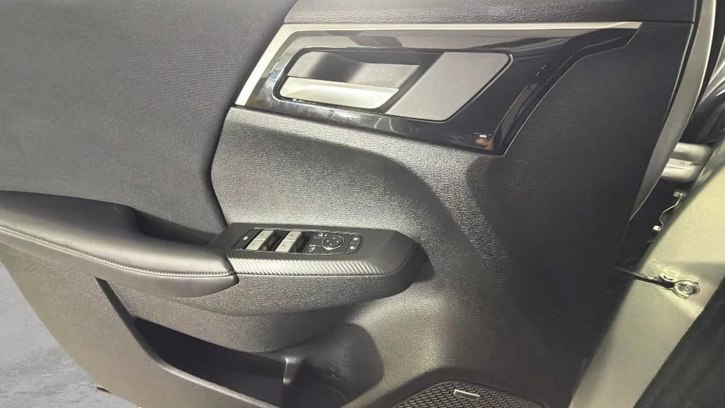 Used 2025 Silver Mitsubishi ES 2.5 2WD image 25