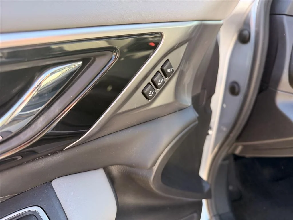 Used 2020 Silver Subaru Limited image 11