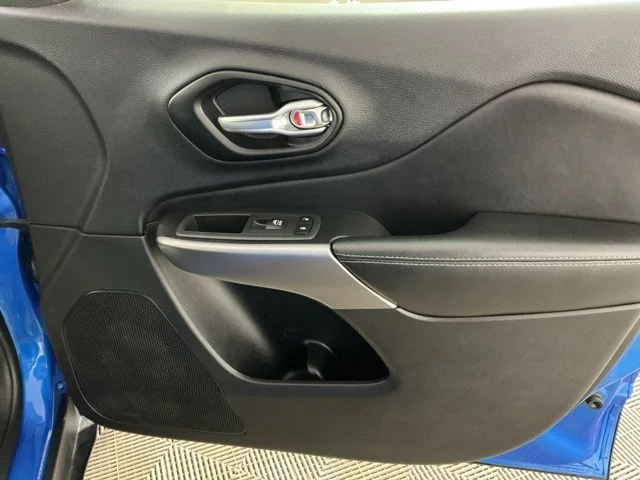 Certified Used 2022 Blue Jeep Latitude Lux image 5