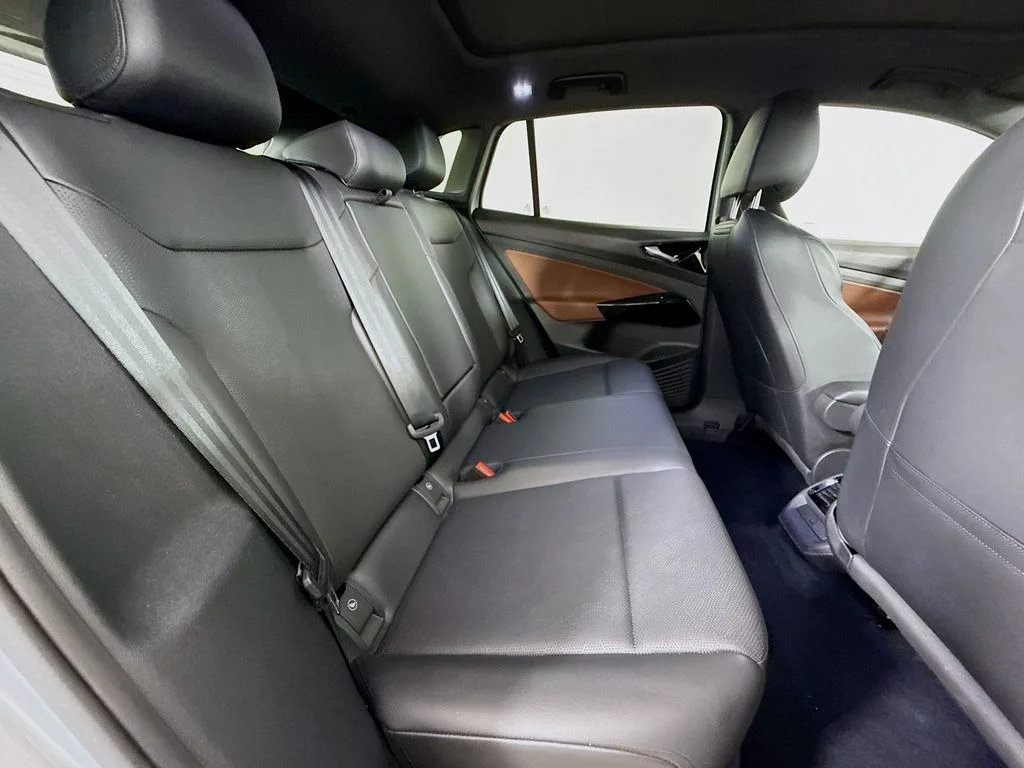 Used 2021 Silver Volkswagen Pro S image 26