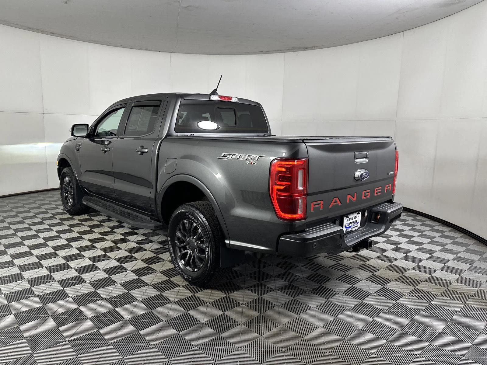 Used 2019 Magnetic Ford LARIAT image 2