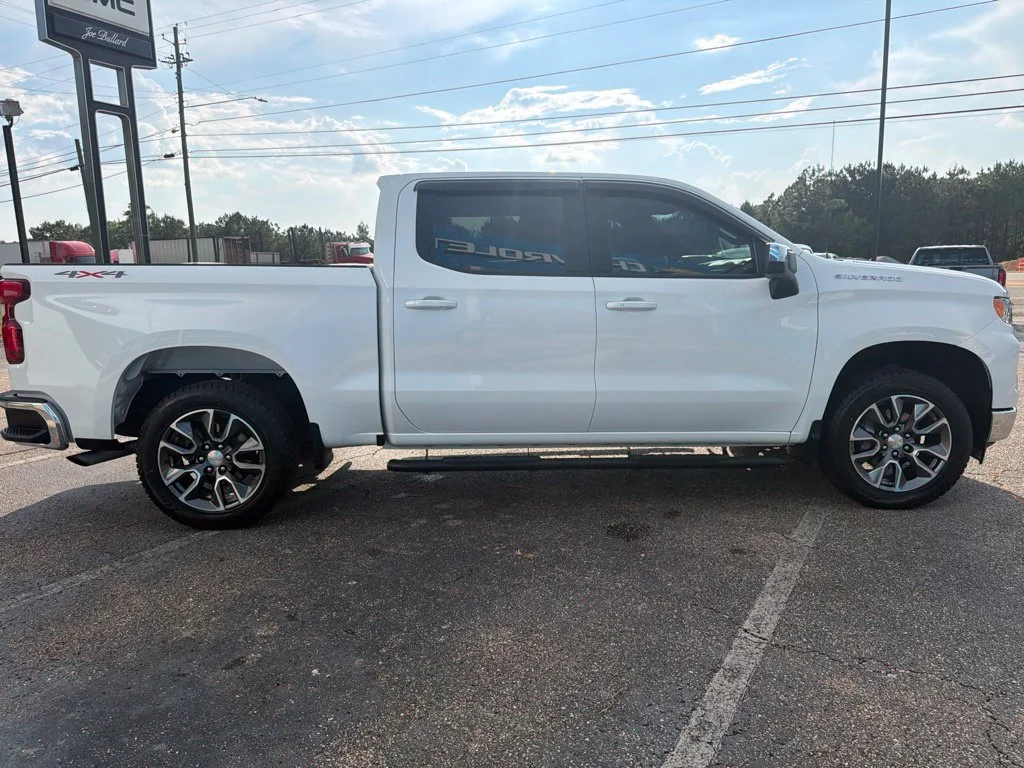Used 2024 Summit White Chevrolet LT image 6