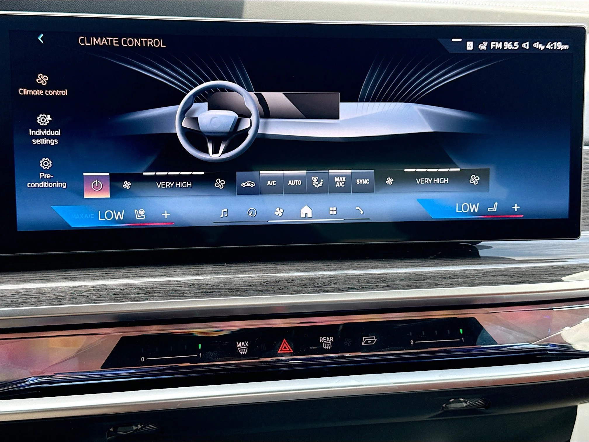 New 2026 Dravit Grey Metallic BMW 750e xDrive image 34