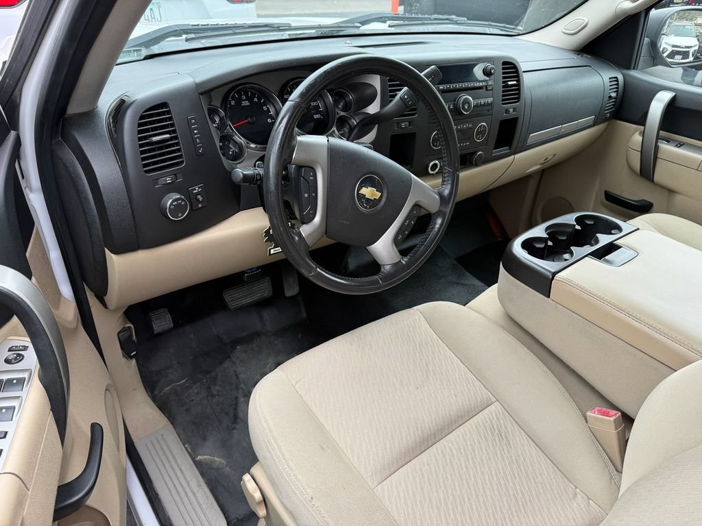 Used 2011 SUMMIT WHITE Chevrolet LT image 3