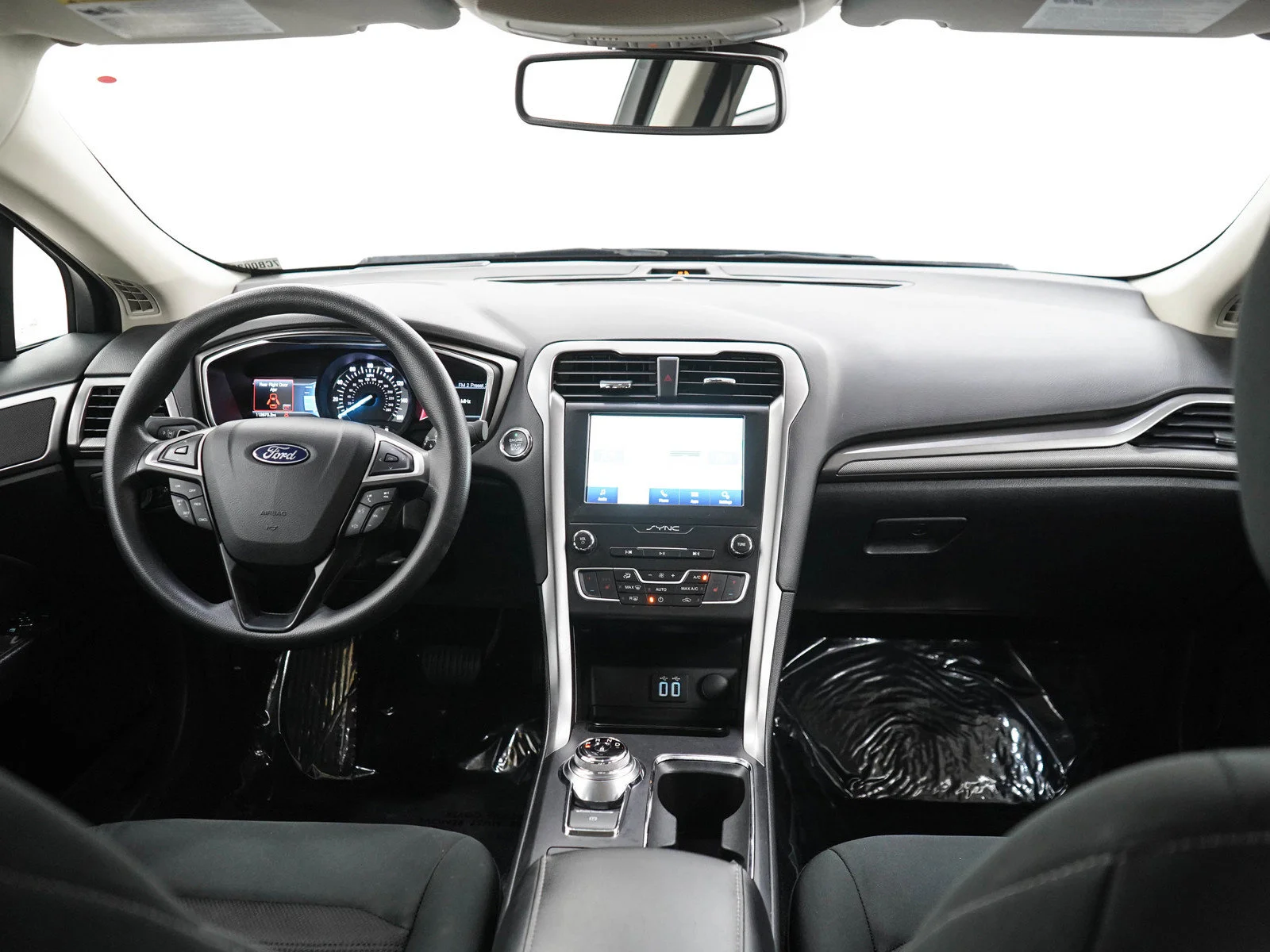 Used 2020 Magnetic Ford SE image 13
