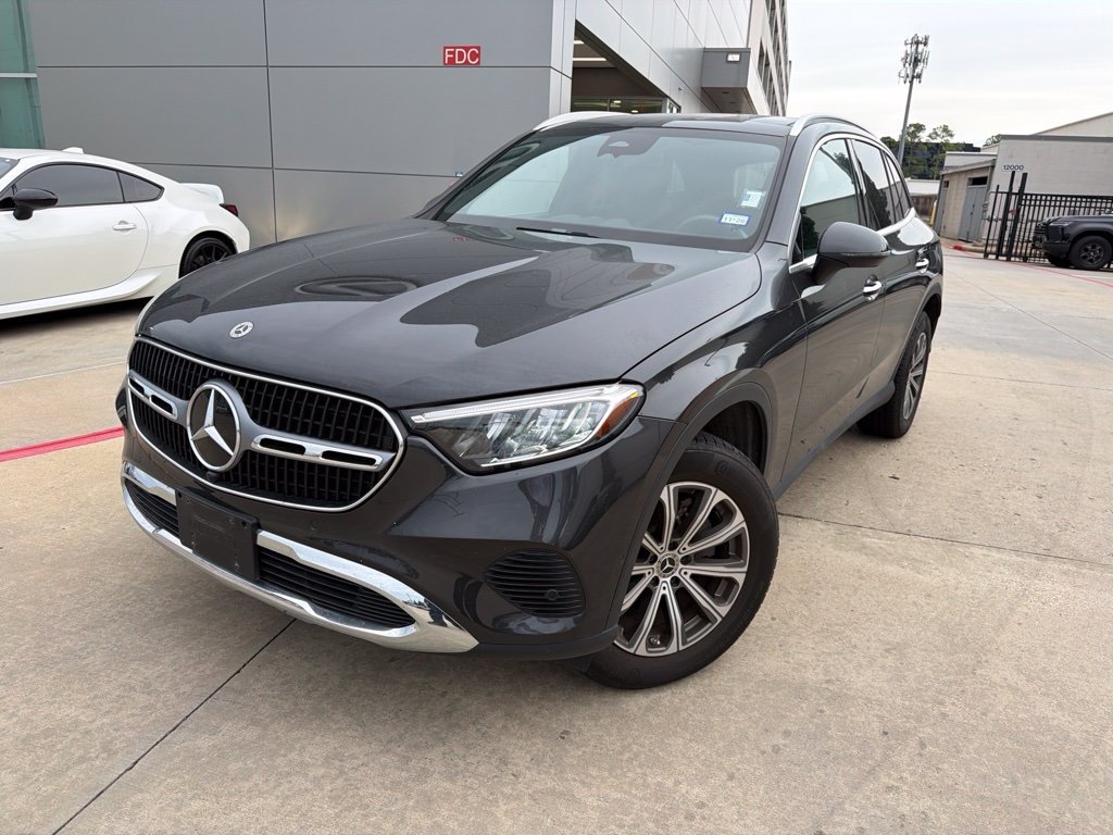 Used 2024  Mercedes-Benz GLC 300 image 1