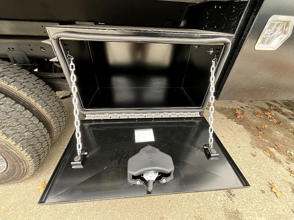 New 2026 Bright White Clear-Coat Exterior Paint RAM Tradesman image 8