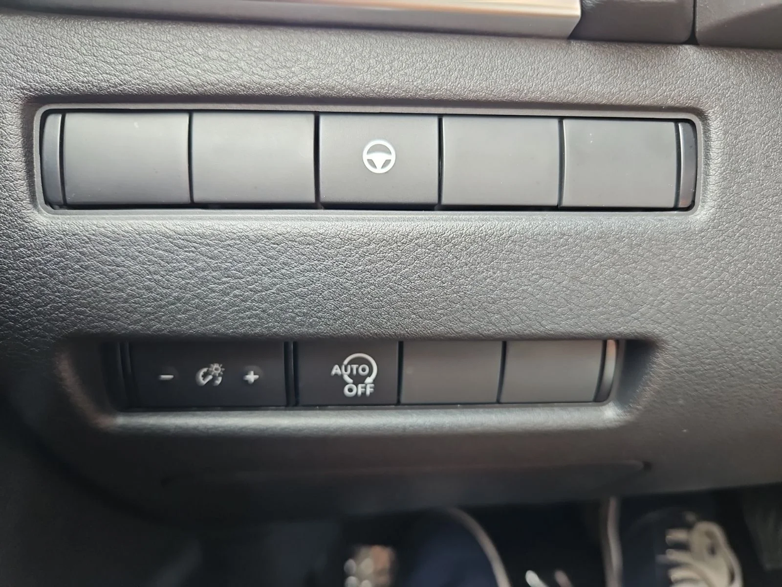 Used 2023 Silver Nissan SV image 27