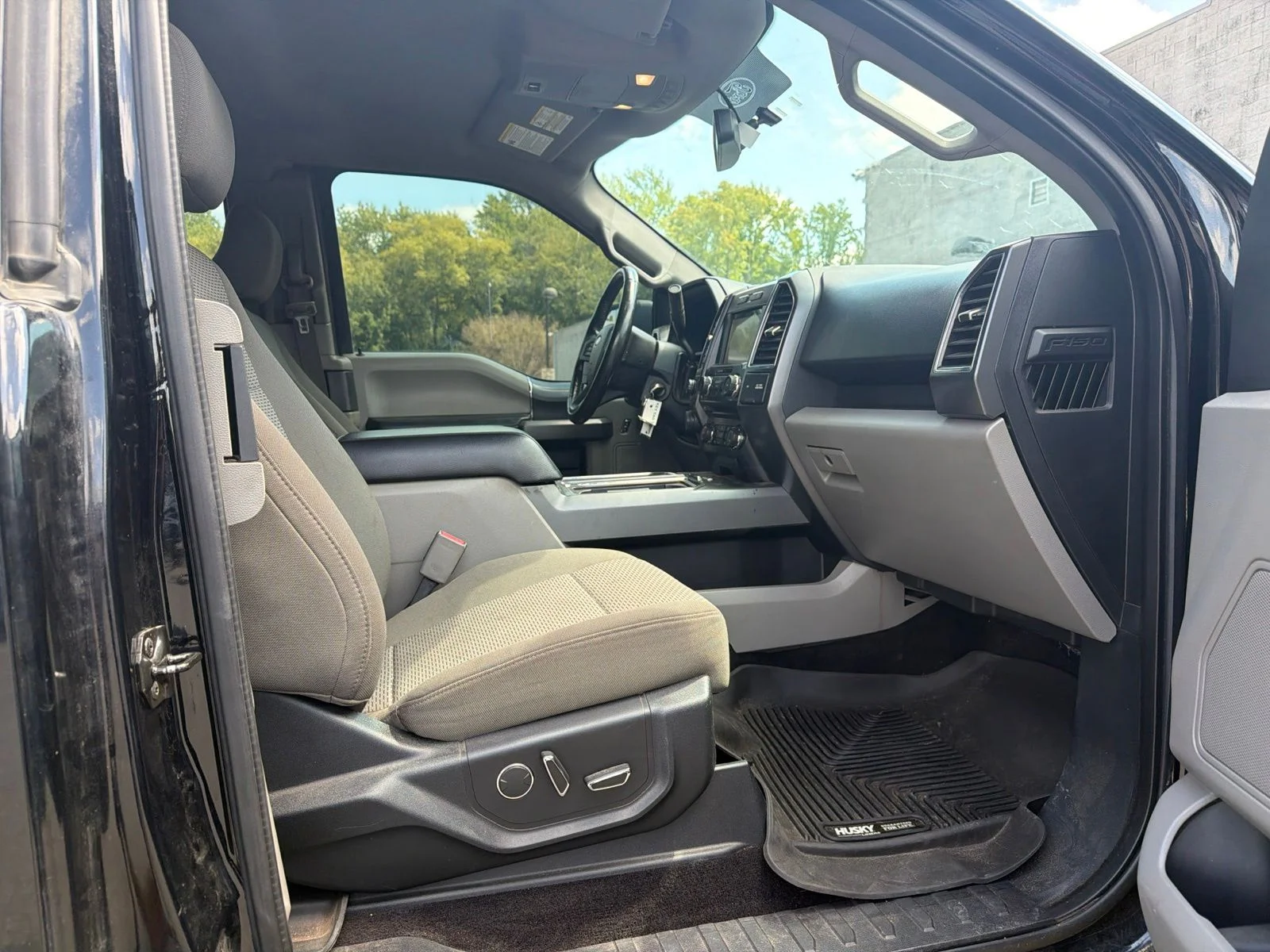 Used 2017 Shadow Black Ford XLT image 7