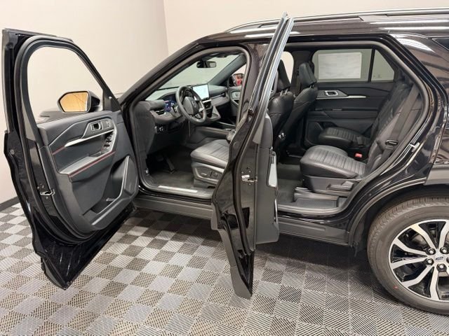 New 2026 Agate Black Metallic Ford ST-Line image 13