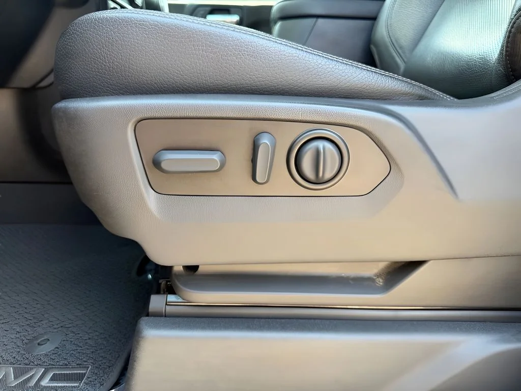 Used 2022 Black GMC Denali image 13