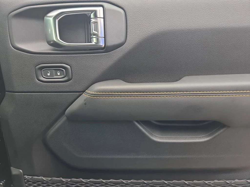2025 Jeep Wrangler 4-Door Sahara - Photo 42