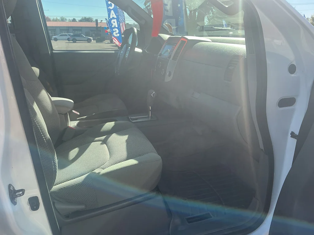 Used 2016 Glacier White Nissan SV image 14