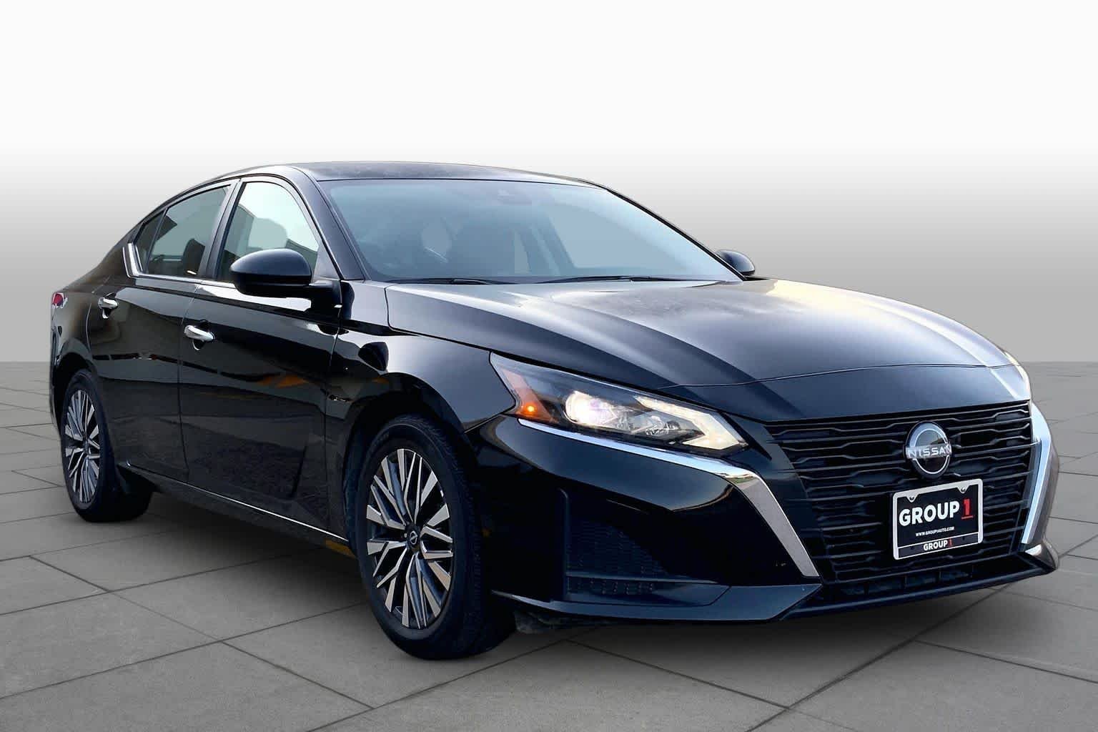 Used 2025 Super Black Nissan SV image 2